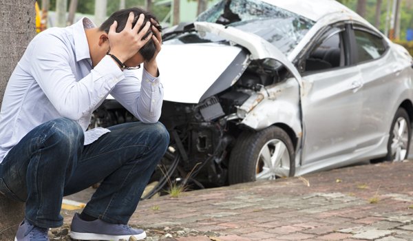 How Car Accident Injury Lawyers Investigate Liability