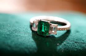 Emerald Cut Engagement Rings: Timeless Elegance Meets Modern Trends