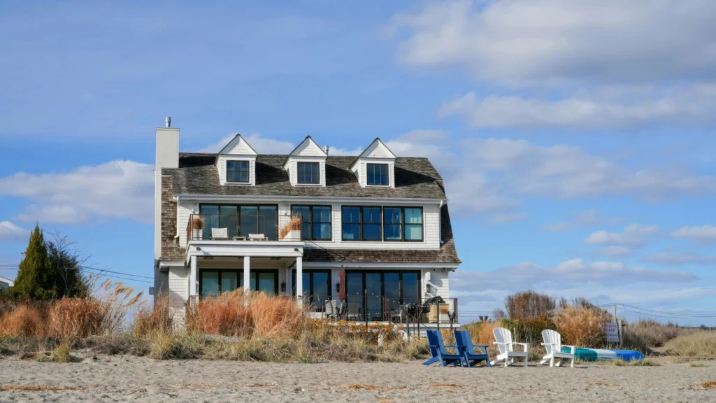 Best Times to Book Vacation Homes Online for the Lowest Prices